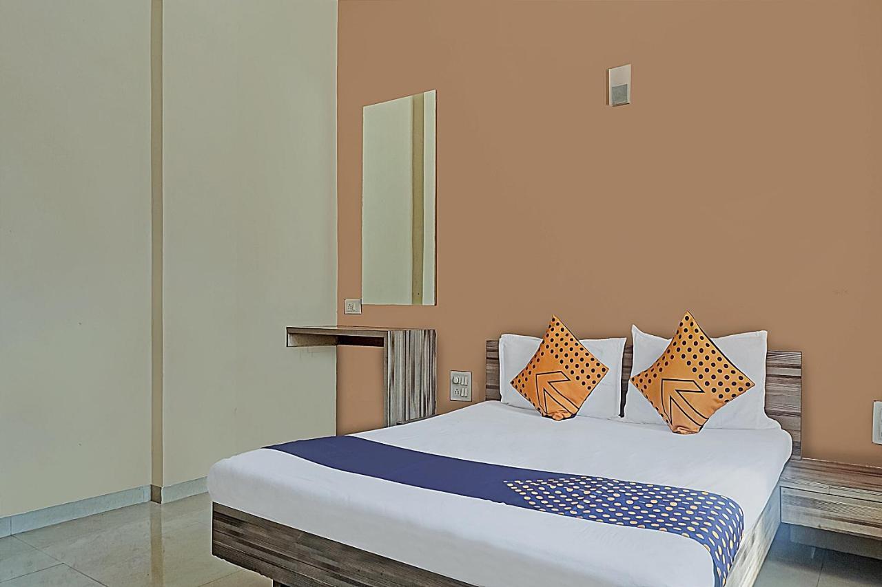 Oyo Flagship 75444 Hotel Kinara Lodging & Boarding Mangvadi 외부 사진