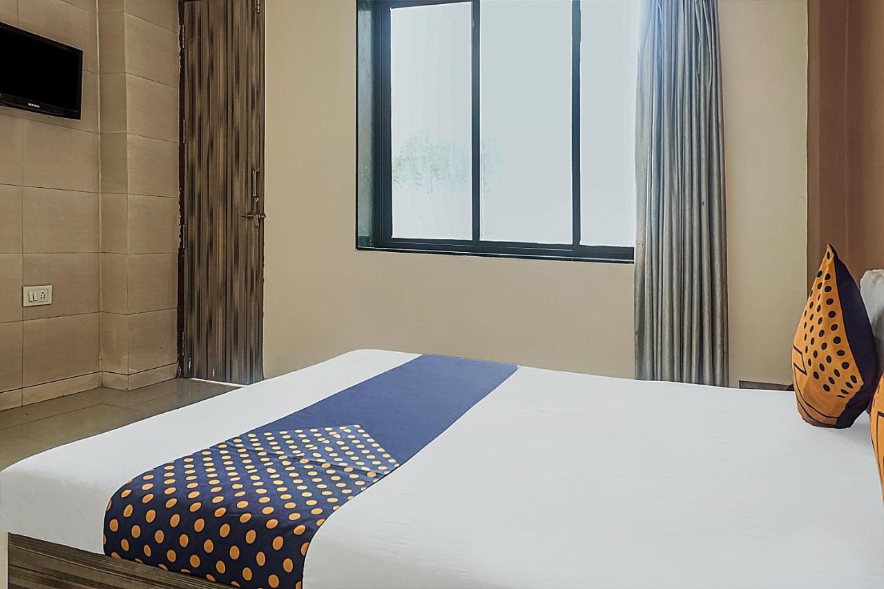 Oyo Flagship 75444 Hotel Kinara Lodging & Boarding Mangvadi 외부 사진