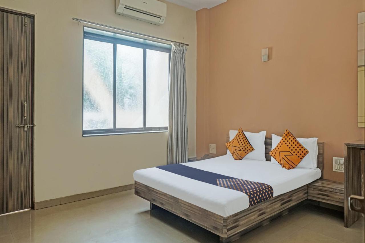 Oyo Flagship 75444 Hotel Kinara Lodging & Boarding Mangvadi 외부 사진